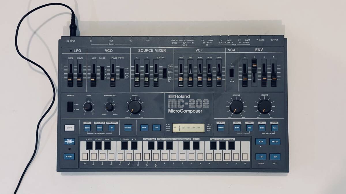 Roland MC-202