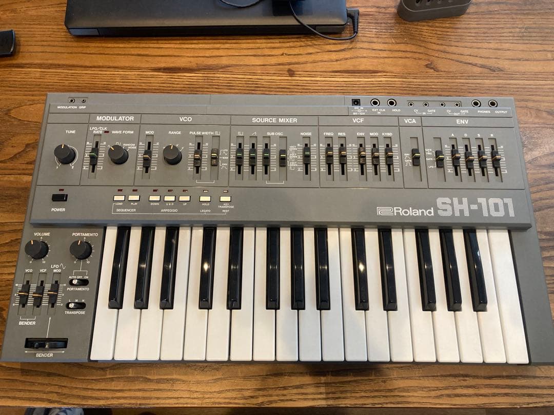 Roland SH-101