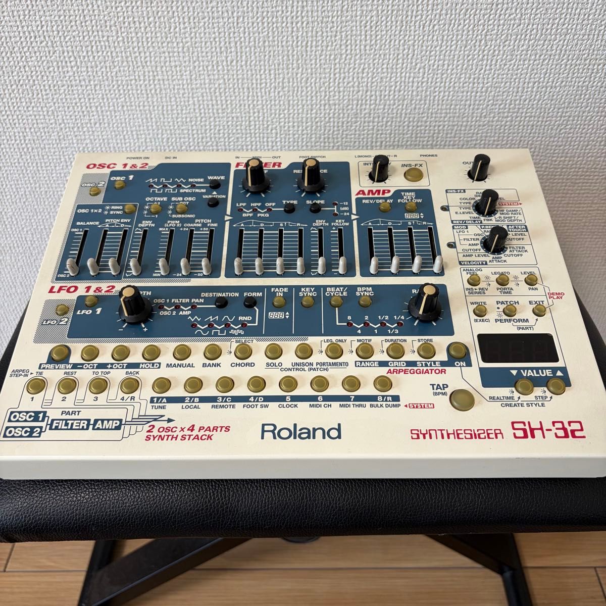 Roland SH-32
