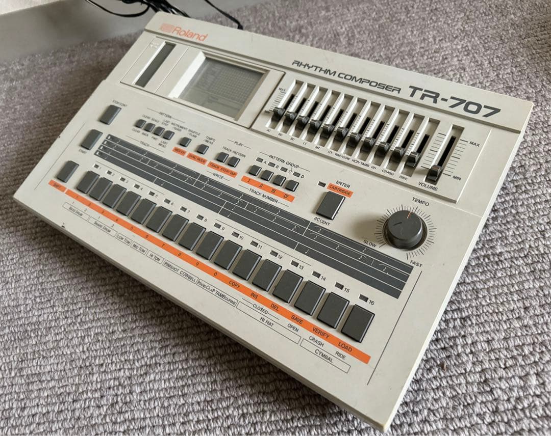 Roland TR-707